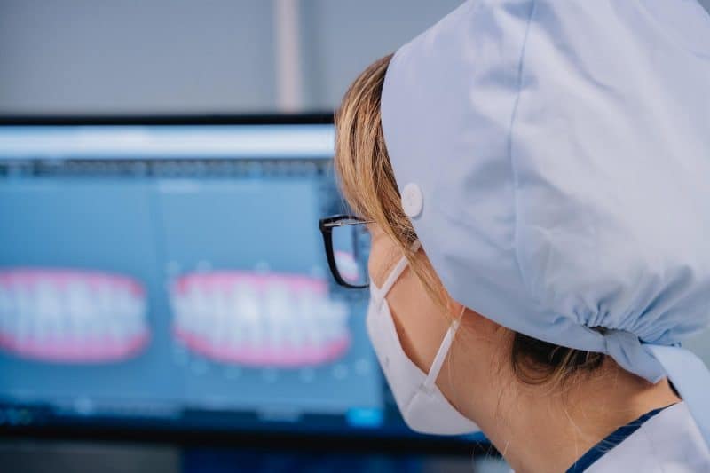 GUNA ¿Qué es la Gingivitis Ulceronecrosante Aguda? Clínica Dental en