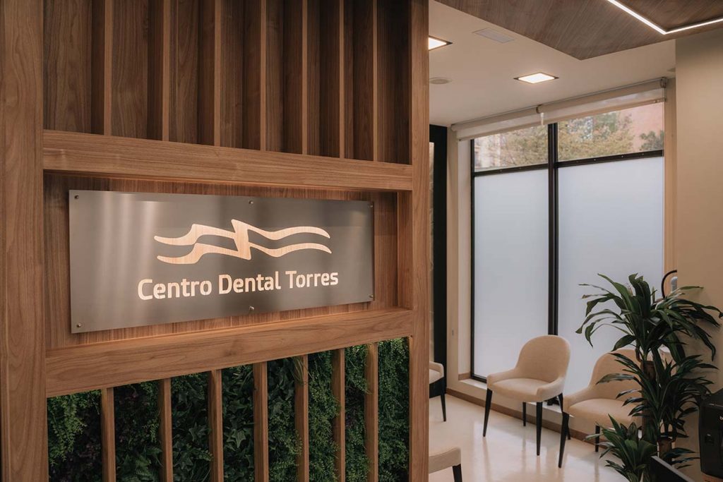 Imagen de la sala de espera de una de las clínicas del Centro Dental Torres