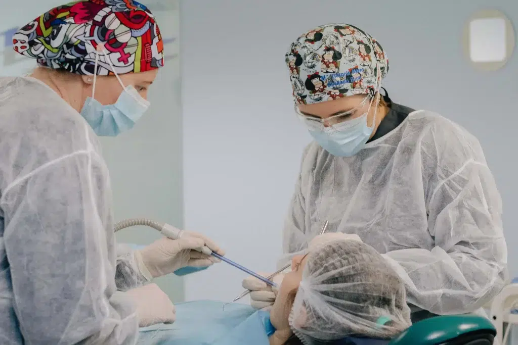 Prótesis dental fija protesis zirconio sobre implantes