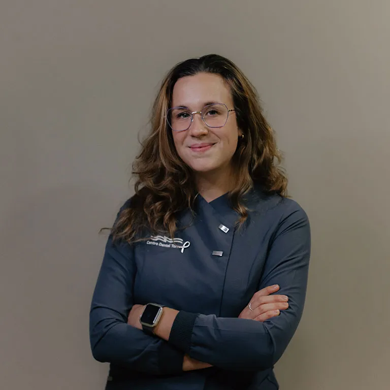 ¿Se pueden poner carillas si faltan dientes? dra fernandez