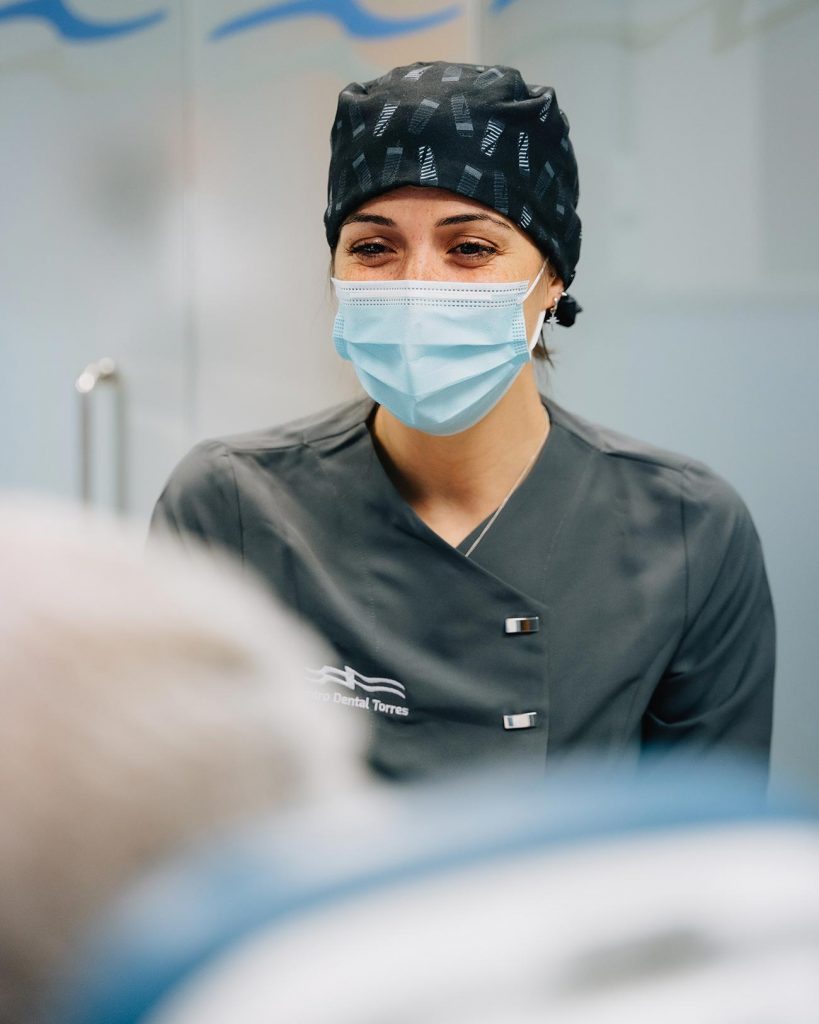 ¿Quieres saberlo todo sobre la ortodoncia invisible? Te esperamos el jueves 22 de enero ortodoncia invisible2 1