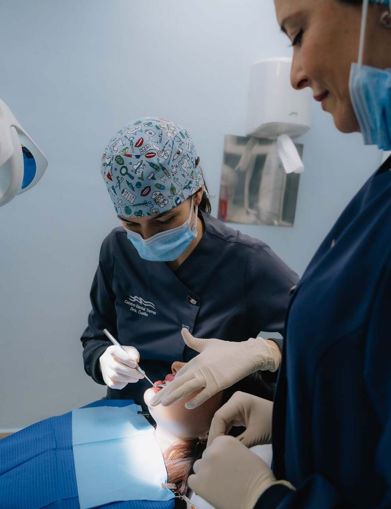 Brackets vs ortodoncia invisible: ¿cuál es mejor para ti? dra cuello ortodoncia 1