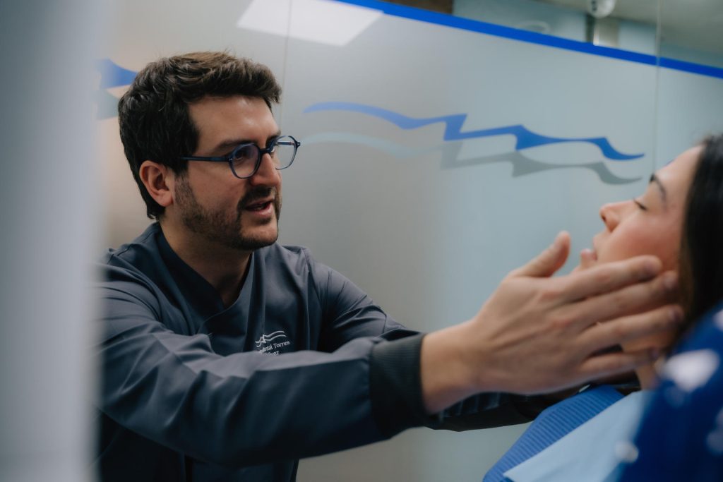 Bruxismo y cervicales: por qué tu fisio te manda al dentista bruxismo cervicales2